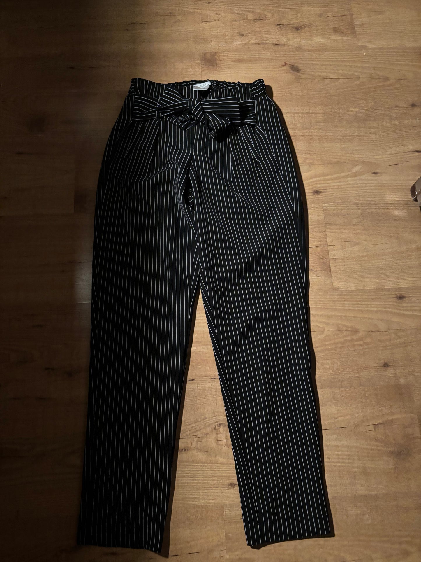 Pantalon rayer noir et blanc